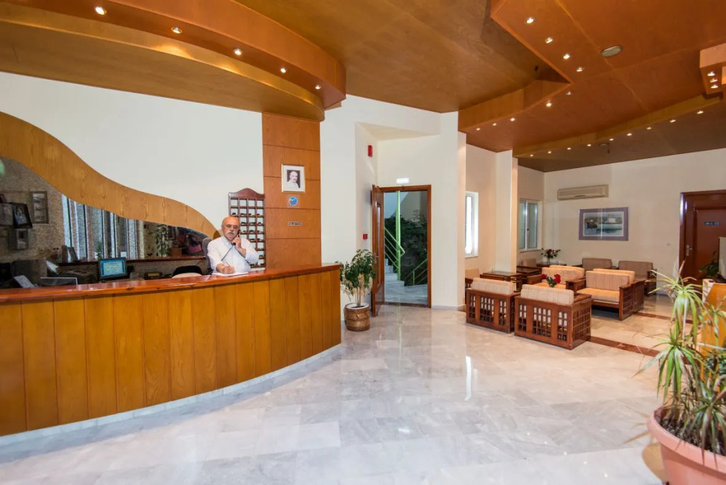 Daisy Hotel Apartments - Photo 2