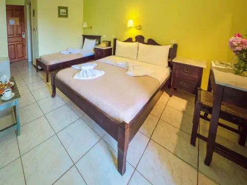 Daphne Hotel - Photo 1