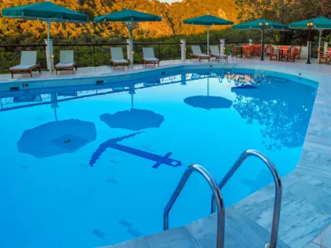 Daphne Hotel - Photo 4