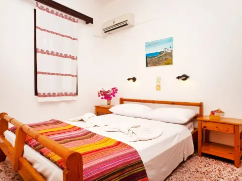 Dolphin Apartments - Photo 2