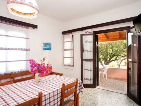 Dolphin Apartments - Photo 4