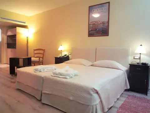 Efplias Hotel Apartments and Suites - Photo 4