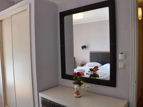 Elena Hotel - Photo 4