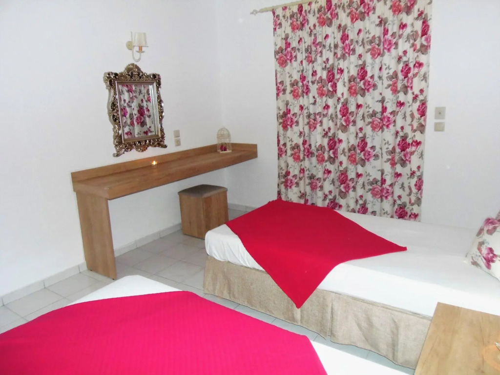 Emerald Apartment & Hotel