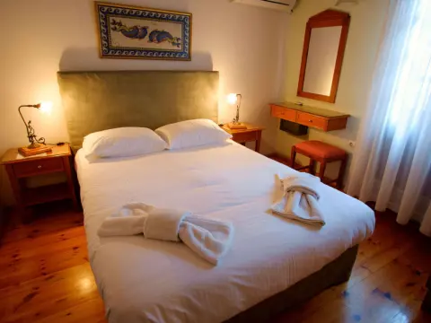 Erietta Suites - Photo 2