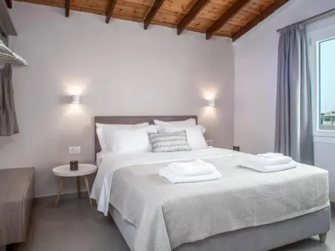 Evelyn Hotel - Photo 1