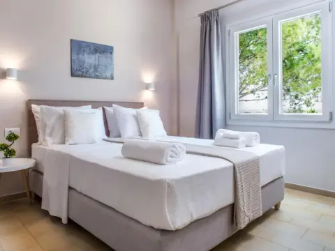 Evelyn Hotel - Photo 4