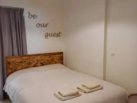 Evie's apartment - Photo 3