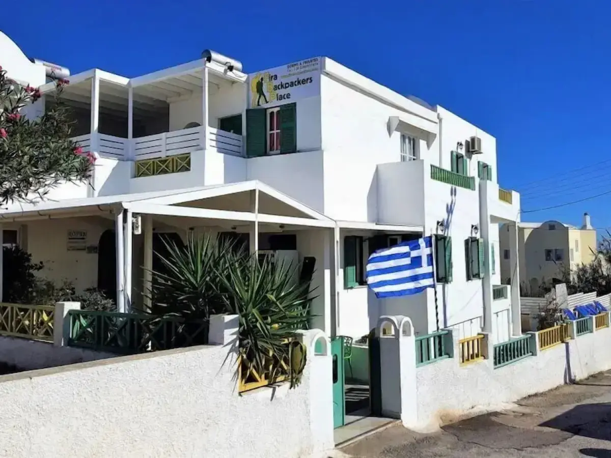 Fira Backpackers Place