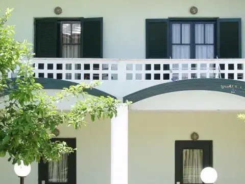 Giannikos Hotel - Foto 1