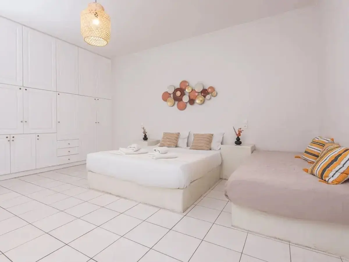 Golden Sunrise Suites - Santorini Family Suite