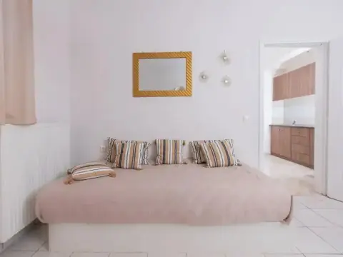 Golden Sunrise Suites - Santorini Family Suite - Photo 2