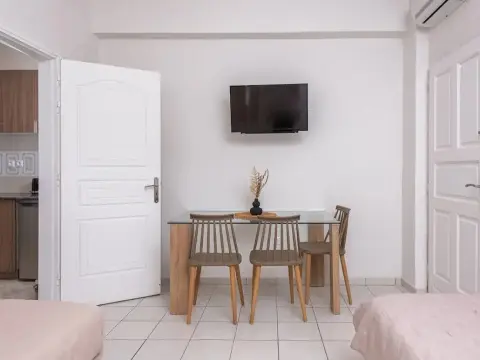 Golden Sunrise Suites - Santorini Family Suite - Photo 3