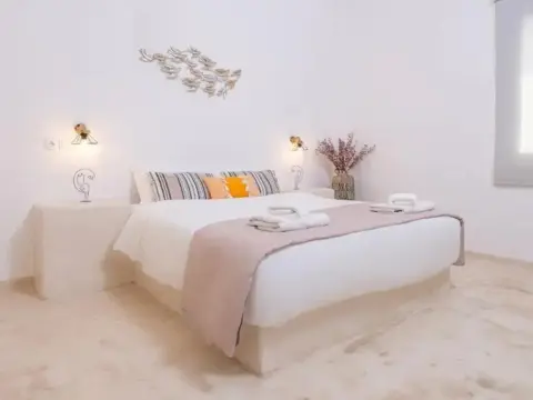 Golden Sunrise Suites - Santorini Superior Suite - Photo 1