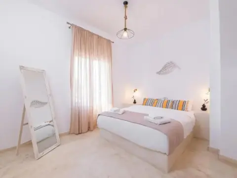 Golden Sunrise Suites - Santorini Superior Suite - Photo 2