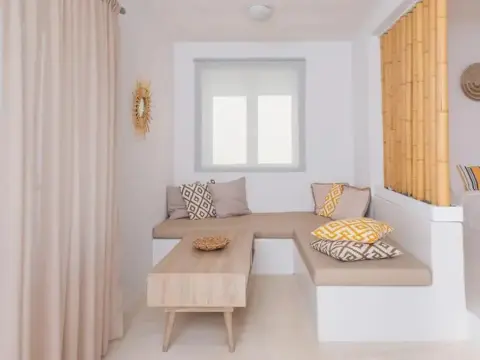 Golden Sunrise Suites - Santorini Superior Suite - Photo 4