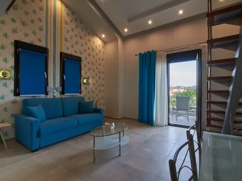 Grey House Apartments - Photo 3