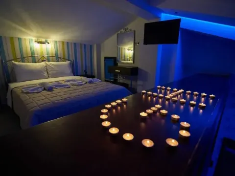 Grey House Apartments - Photo 4