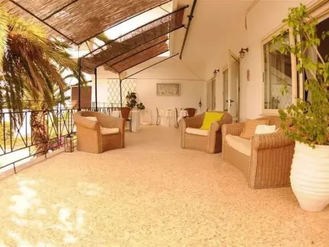 Hotel Akrotiri - Photo 2