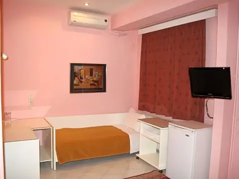 Hotel Avra - Photo 2