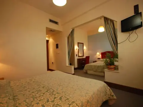 Hotel Elvetia - Photo 4