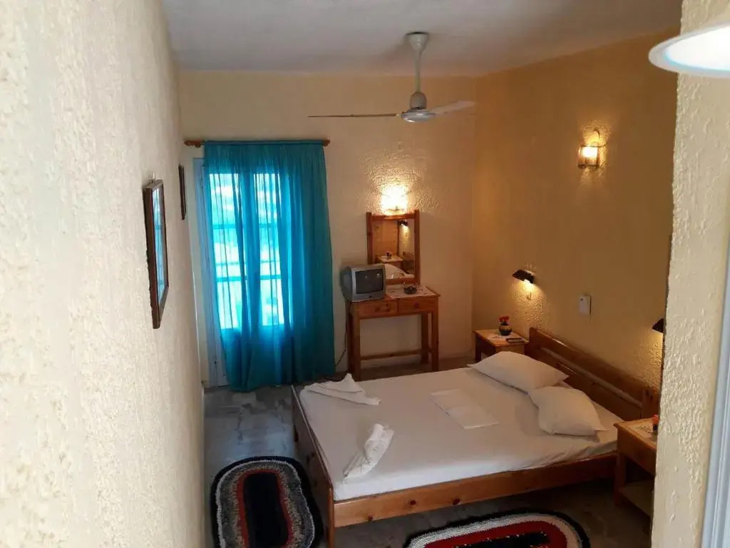 Hotel Kamari - Photo 3