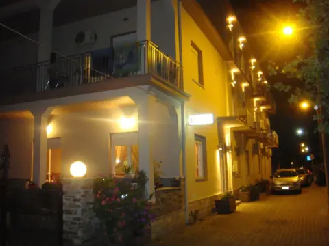 Hotel Karagianni - Photo 1