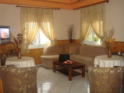 Hotel Karagianni - Photo 2