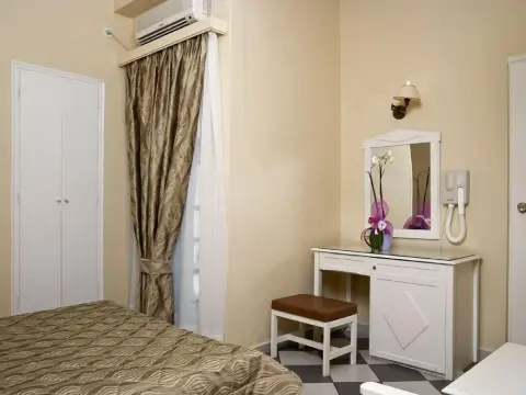 Hotel Klonos Anna - Photo 1