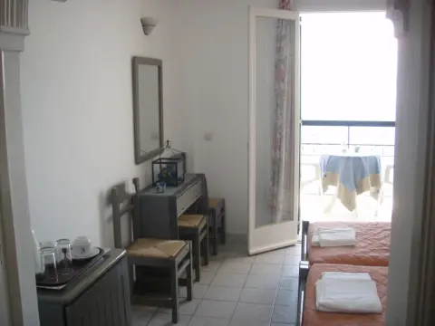 Hotel Loutrouvia - Photo 2