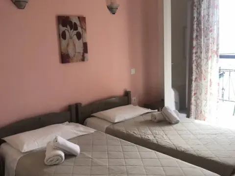 Hotel Loutrouvia - Photo 4