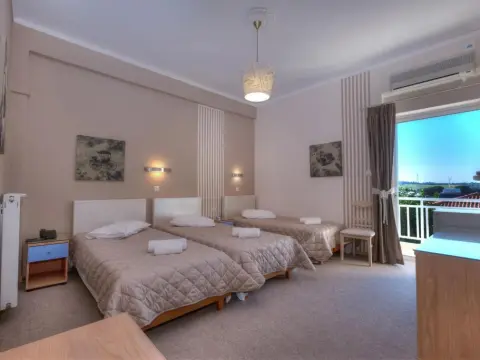 Hotel Taxiarhis - Photo 4