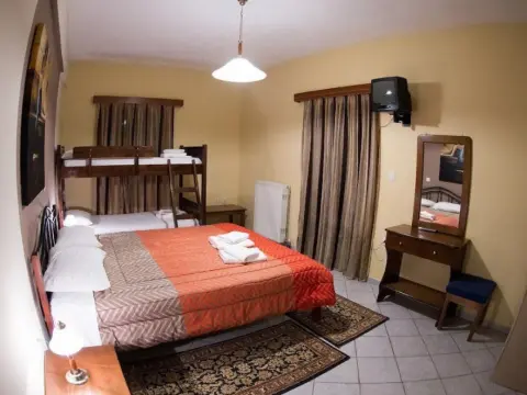 Hotel Tefthis - Photo 2
