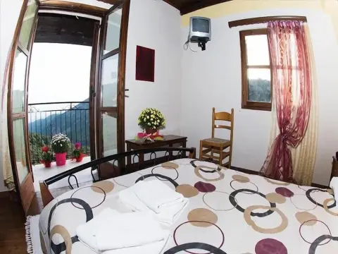 Hotel Tefthis - Photo 4