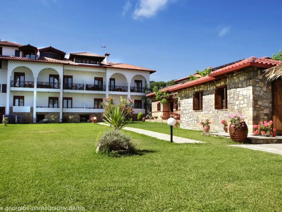 Kamares House Apartments & Studios