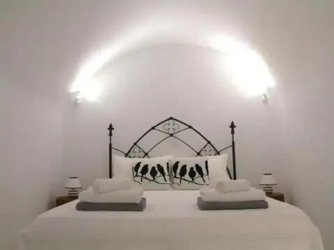 Karpimo & Fertimo Suites Santorini - Photo 2