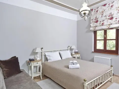 Kastro Guesthouse - Photo 4