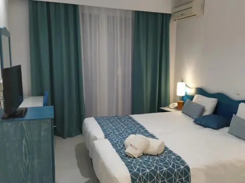 Knossos Hotel - Photo 3