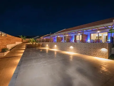 Kozanos Suites with Private Pool - Photo 1
