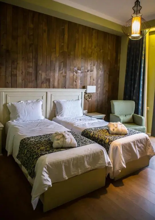 Irenes Resort - Photo 2