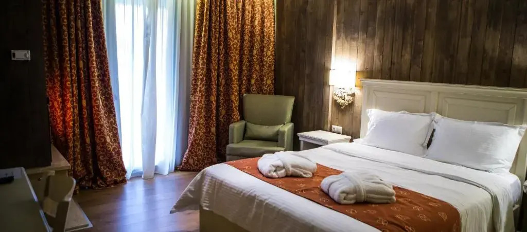 Irenes Resort - Photo 4
