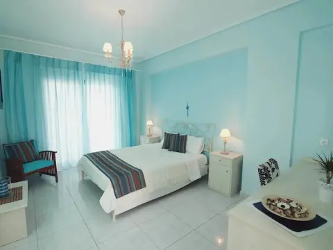 Kyparissia Blue Luxury Rooms & Suites - Photo 3