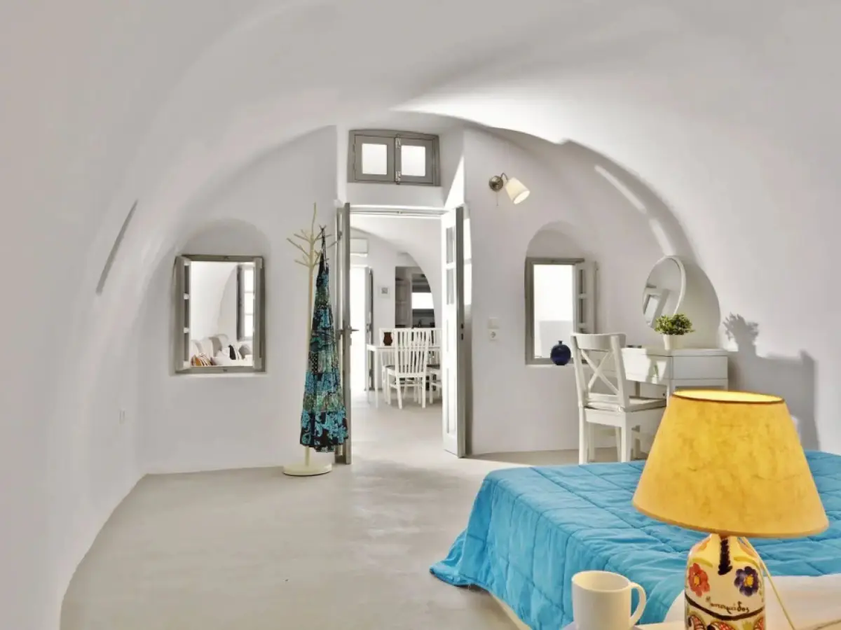 Liakada Oia Suites