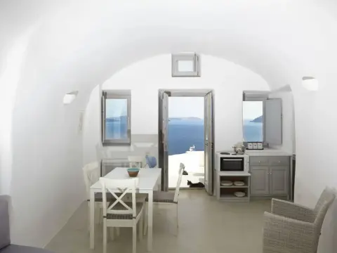 Liakada Oia Suites - Photo 3