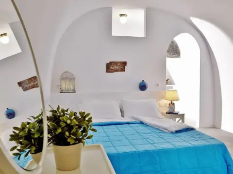 Liakada Oia Suites - Photo 4