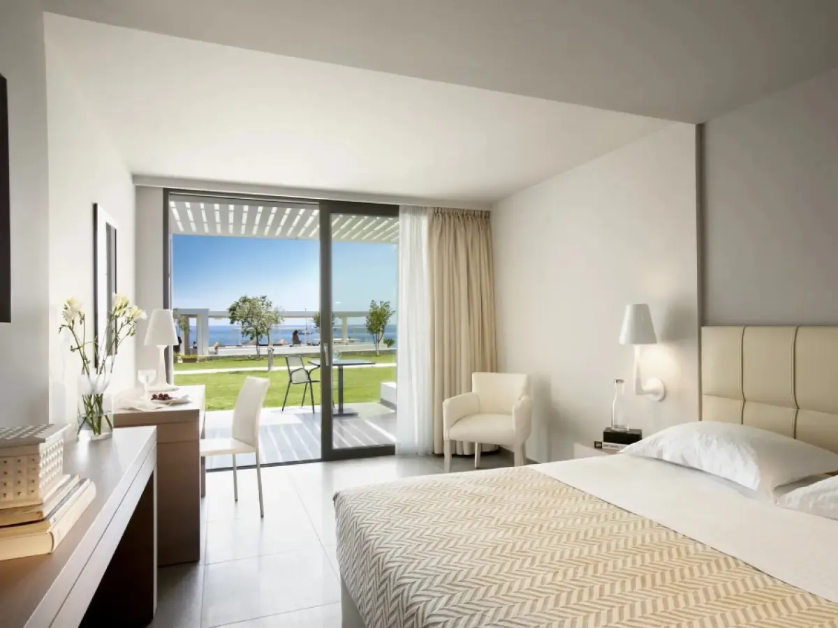 Lichnos Beach Hotel & Suites