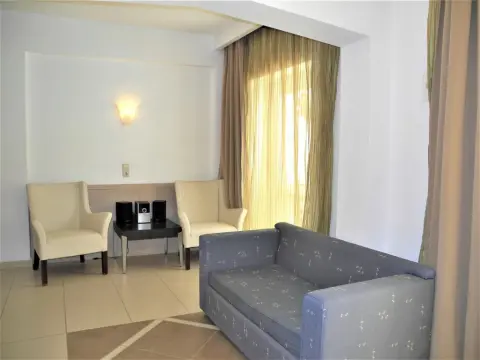 Little Inn - Photo 4