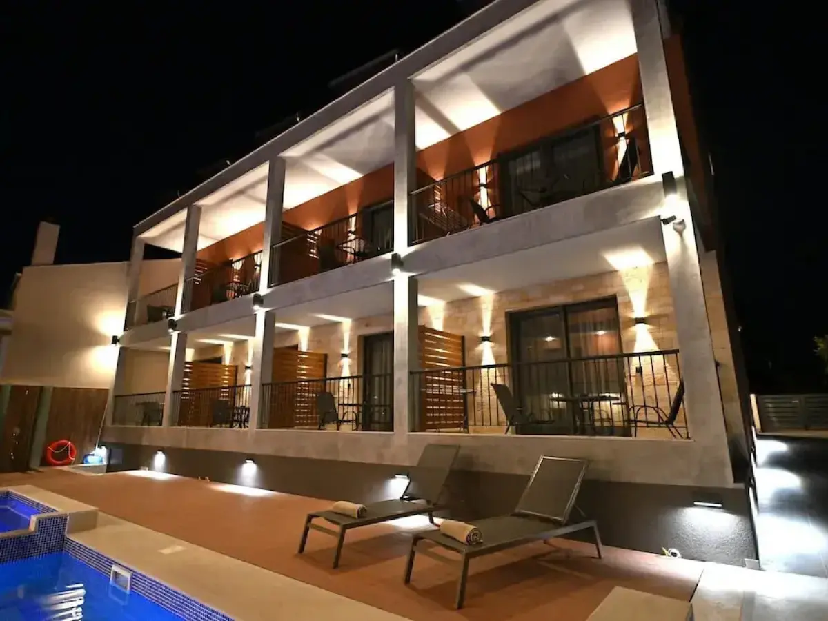 Maltepe Luxury Accommodation By Travelpro Services