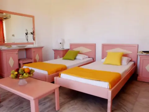 Manolis Family Hotel - Photo 1