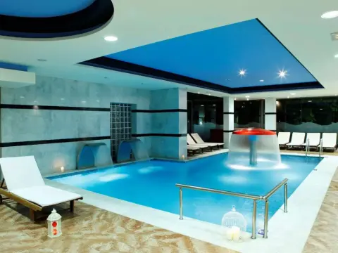 Manolis Family Hotel - Photo 3
